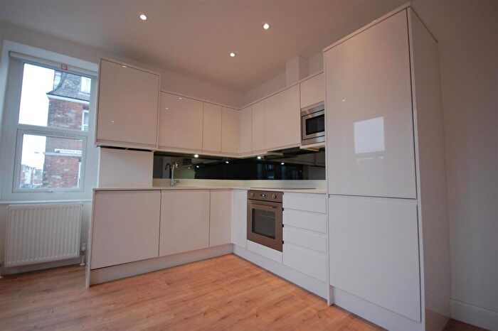 1 Bedroom Flat To Rent In Grand Parade, N4