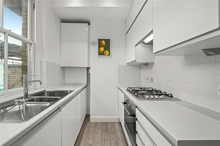 2 Bedroom Flat To Rent In Wells Street, Fitzrovia, London, W1T