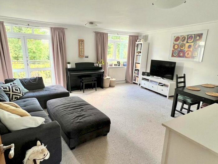 2 Bedroom Flat To Rent In Yew Tree Road, Moseley, Birmingham, B13
