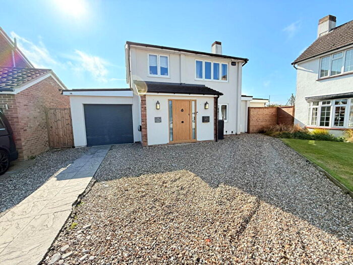 3 Bedroom Detached House For Sale In Grenville Close, Meopham, DA13