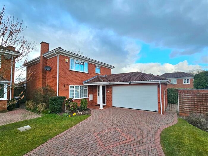 4 Bedroom Detached House For Sale In Stoney Close, Solihull, B92