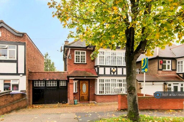 4 Bedroom Detached House To Rent In Windermere Avenue, Wembley, HA9
