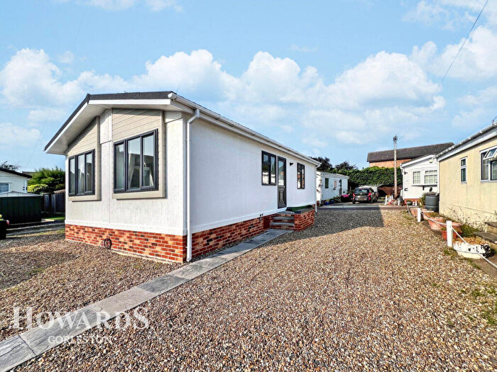 2 Bedroom Park Home For Sale In Beverly Court, Gorleston, NR31