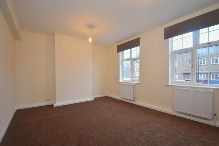2 Bedroom Flat To Rent In Crown Parade, Crown Lane, London, N14
