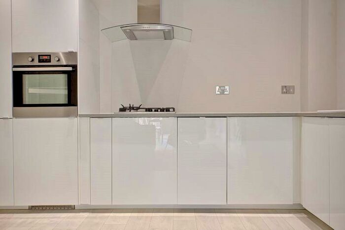 2 Bedroom Flat To Rent In Stracey Road, London, E7