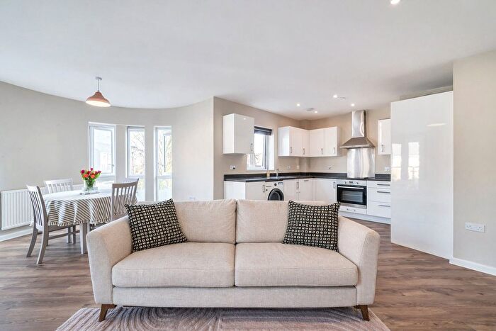 2 Bedroom Flat For Sale In Pennyroyal Drive, West Drayton, UB7