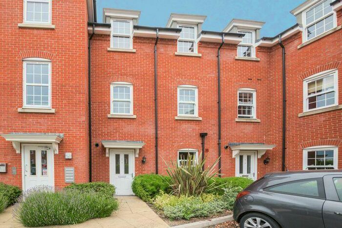 2 Bedroom Flat To Rent In Canterbury, CT1