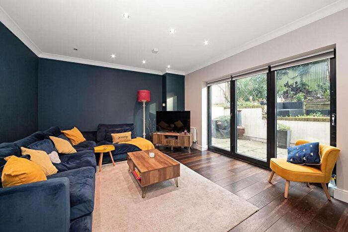 2 Bedroom Apartment To Rent In Upland Road, East Dulwich, London, SE22
