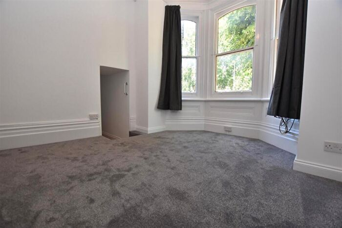 Studio To Rent In Downshire Square, Reading, RG1