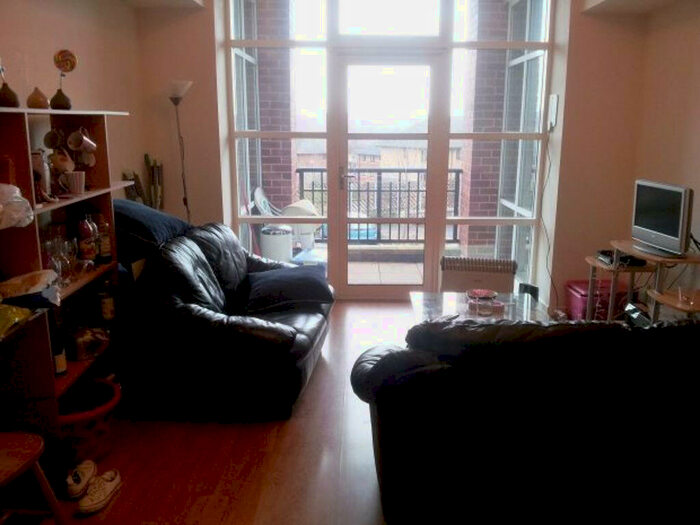 2 Bedroom House To Rent In Dene House Court, Leeds, LS2