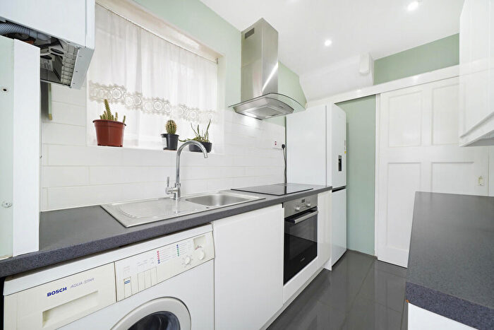 3 Bedroom Semi-Detached House To Rent In Springfield Gardens, London, NW9