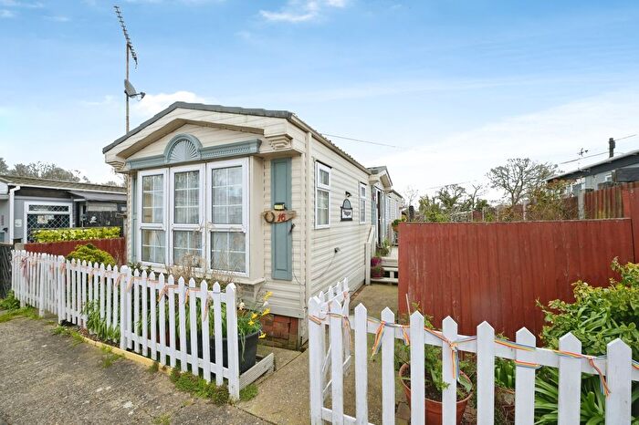 1 Bedroom Property For Sale In Sunset Drive, Havering-Atte-Bower, Romford, RM4