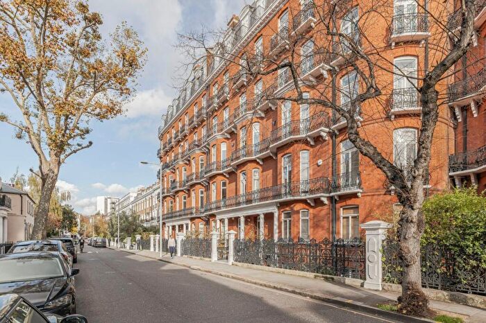 4 Bedroom Flat To Rent In Drayton Gardens, London, SW10