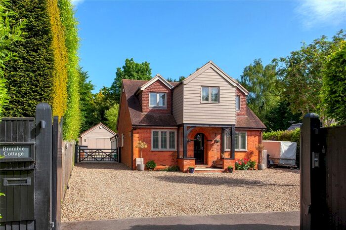 5 Bedroom Detached House For Sale In Cane End, Reading, Oxfordshire, RG4