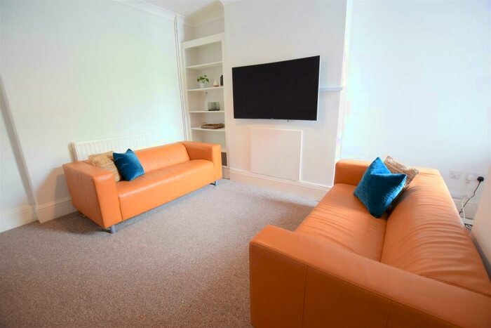 4 Bedroom Terraced House To Rent In Westbourne Grove - Student House - /, LN1