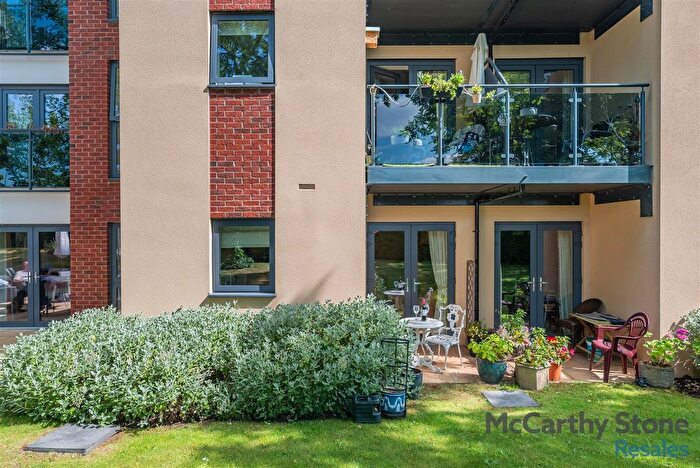 1 Bedroom Flat For Sale In Thorneycroft, Wood Road, Tettenhall, WV6