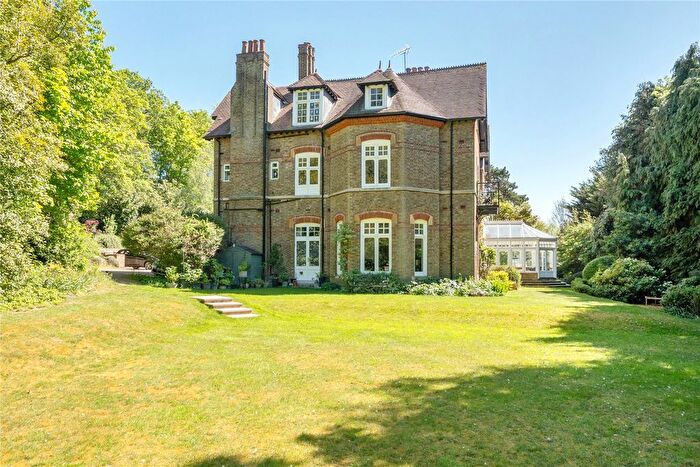 3 Bedroom Flat For Sale In Surbiton, KT6