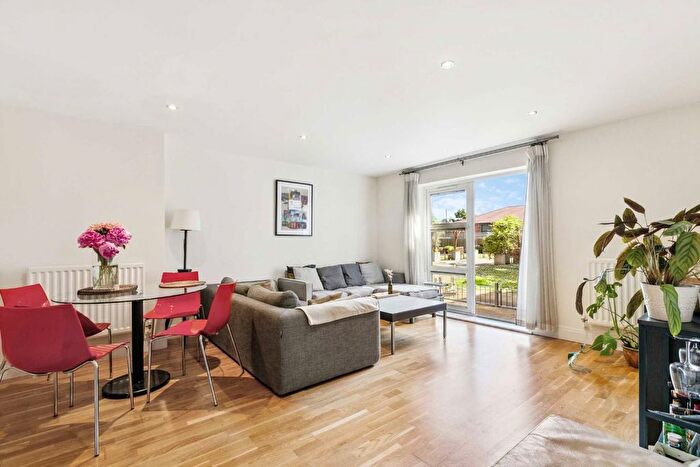 3 Bedroom Flat For Sale In Kings Avenue, Clapham, SW4