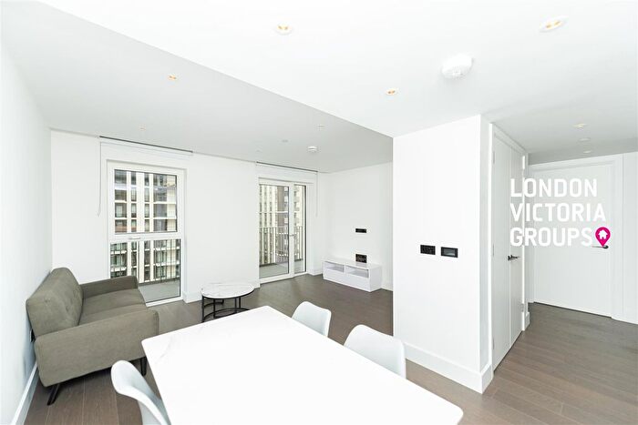 2 Bedroom Flat To Rent In Parkside Apartments, Cascade Way, London, W12