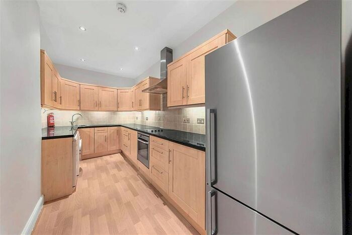 2 Bedroom Flat To Rent In Warwick Square, Pimlico, London, SW1V