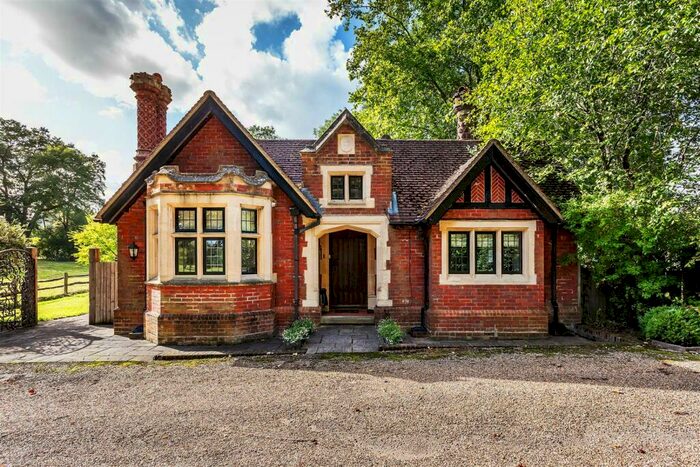 2 Bedroom Detached House To Rent In The Street, Compton, Guildford, Surrey, GU3