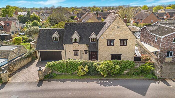 6 Bedroom Detached House For Sale In Court Close, Kidlington, OX5