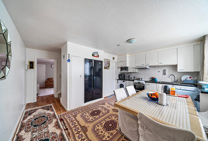 3 Bedroom Terraced House For Sale In Crocus Field, Barnet, EN5