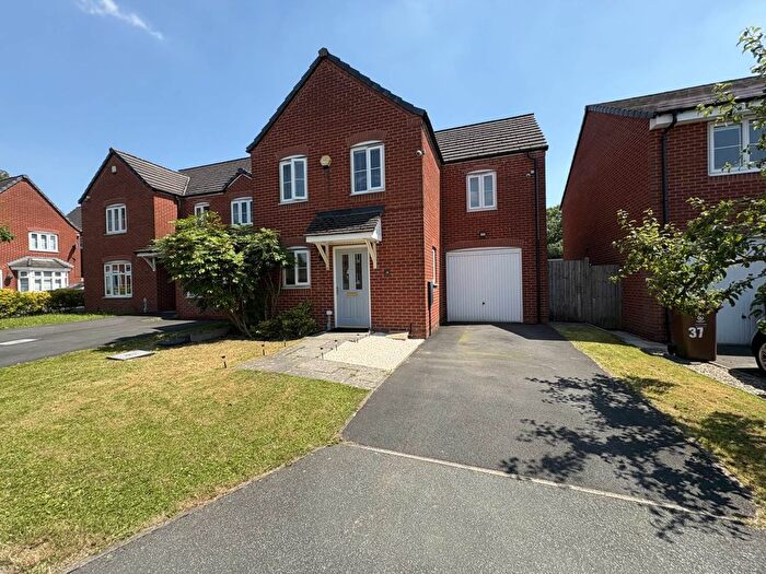 3 Bedroom Detached House For Sale In North Dene Park, Chadderton, OL9