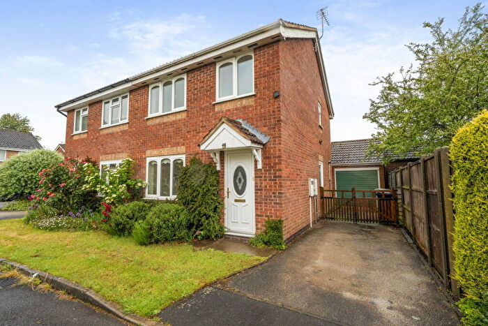 3 Bedroom Semi-Detached House For Sale In Redwing Close, Oakham, LE15