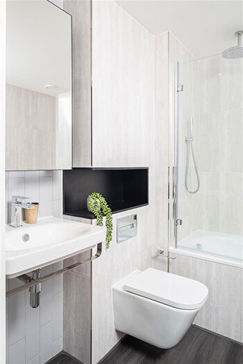 3 Bedroom Flat For Sale In Circle Square, Nobel Way, Manchester, M1