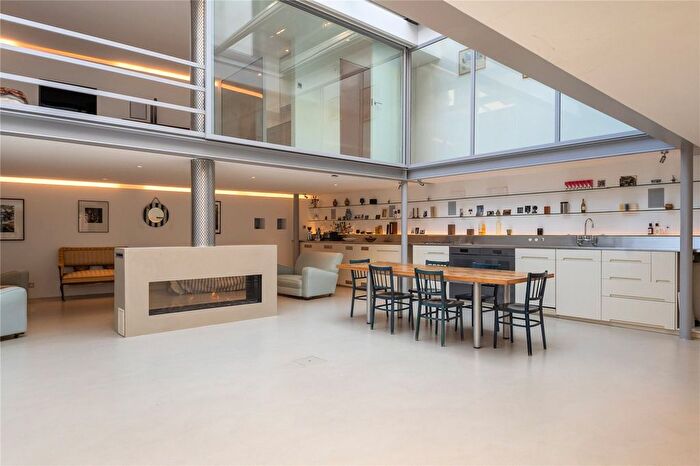 3 Bedroom Terraced House For Sale In Clerkenwell Green, London, EC1R