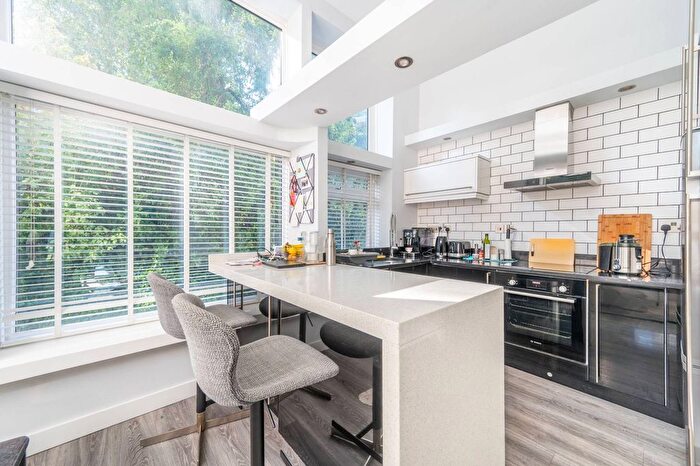 2 Bedroom Flat For Sale In Arundel Gardens, Notting Hill, London, W11