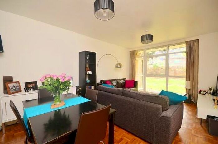 3 Bedroom Flat To Rent In Woodmill Street, London, SE16