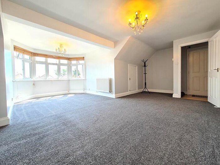 2 Bedroom Flat For Sale In Sutton Road, Southend-On-Sea, SS2