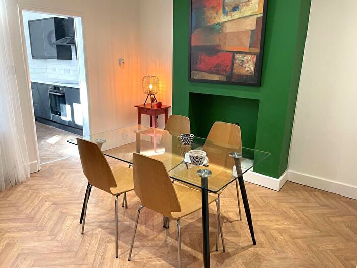 2 Bedroom Terraced House To Rent In Thesiger Street // Bed // June, LN5