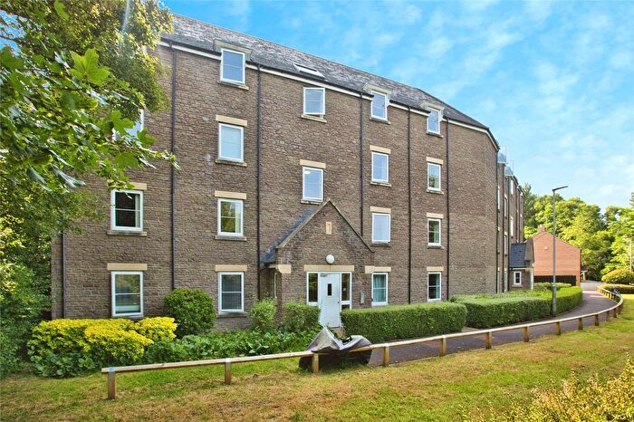 2 Bedroom Flat For Sale In Station Road, Taunton, Somerset, TA2
