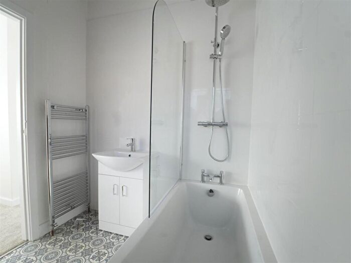 2 Bedroom End Of Terrace House To Rent In Bridge Street, Kenilworth, CV8