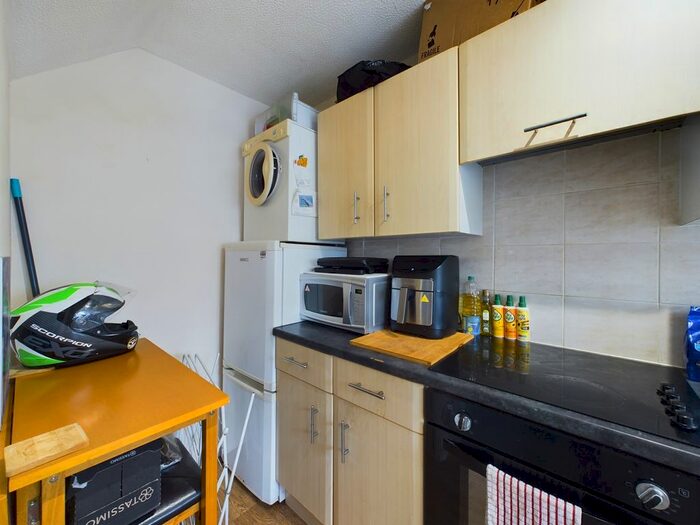 1 Bedroom Detached House For Sale In Thumwood, Chineham, Basingstoke, RG24