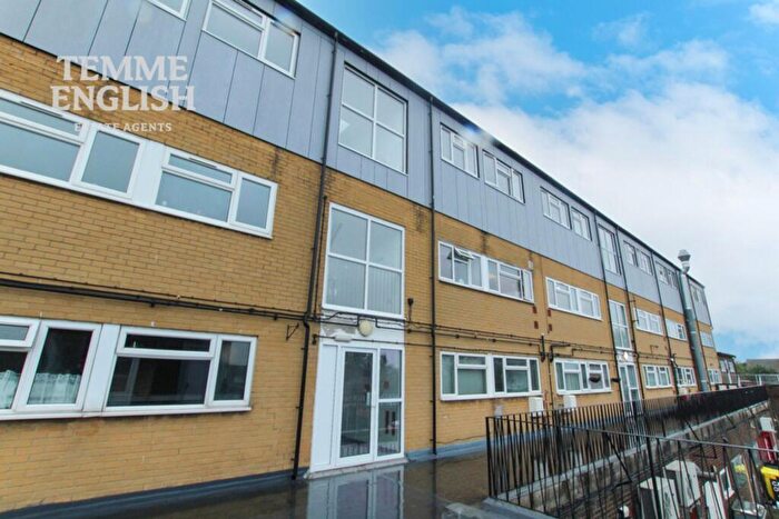 2 Bedroom Flat For Sale In Southend Road, Wickford, SS11