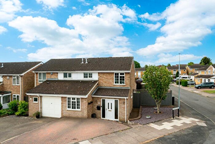 4 Bedroom Semi Detached House For Sale In Buckingham Drive, Luton, LU2