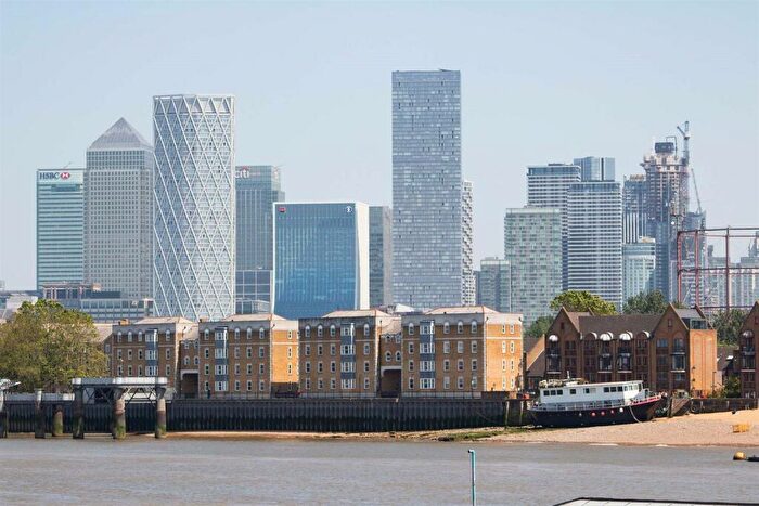 4 Bedroom House Boat For Sale In Rotherhithe Street, Rotherhithe, SE16