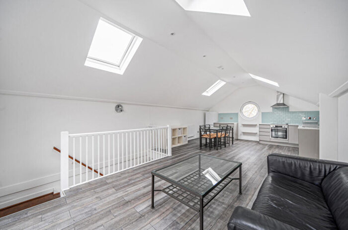 3 Bedroom Apartment To Rent In Fortune Green Road, West Hampstead, London, NW6