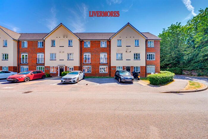 2 Bedroom Flat For Sale In Covesfield, Gravesend, DA11