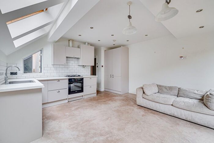 2 Bedroom Flat To Rent In Bronsart Road, Munster Village, SW6