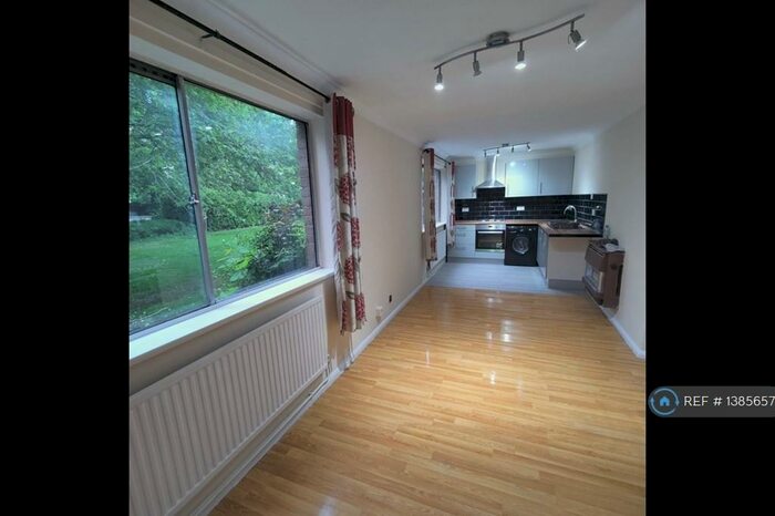 3 Bedroom Flat To Rent In Mitcham Walk, Aylesbury, HP19