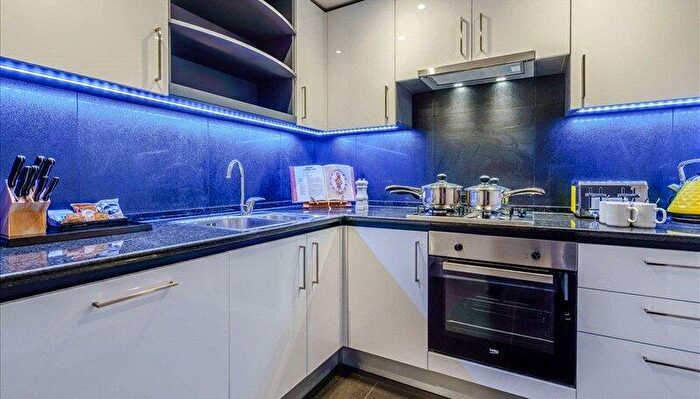 2 Bedroom Apartment To Rent In Westferry Circus, Canary Wharf, London, E14
