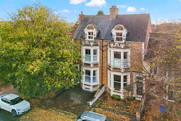 5 Bedroom Terraced House For Sale In Kingsthorpe Grove, Northampton, NN2