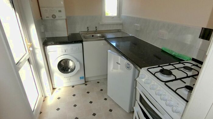 Studio To Rent In Llandaff Road, Cardiff, CF11