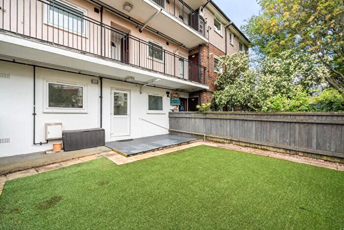 2 Bedroom Flat To Rent In St Paul's Drive, Stratford, E15