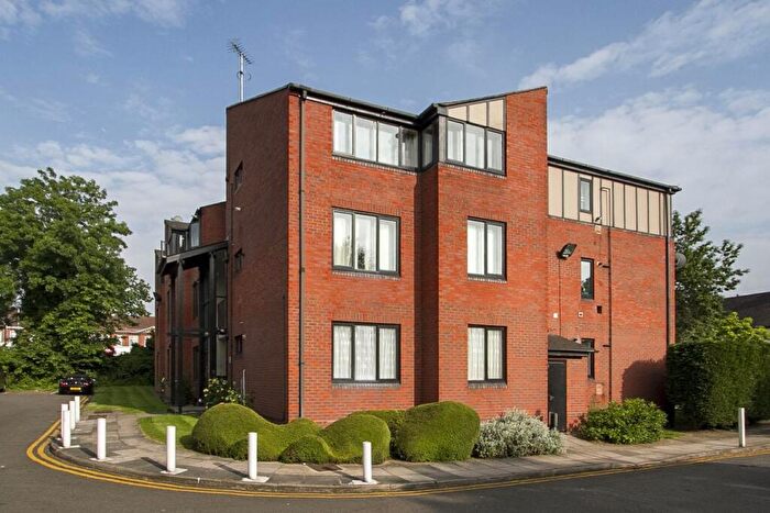 Studio To Rent In Canberra Close, Aerodome Rd, Hendon, London, NW4